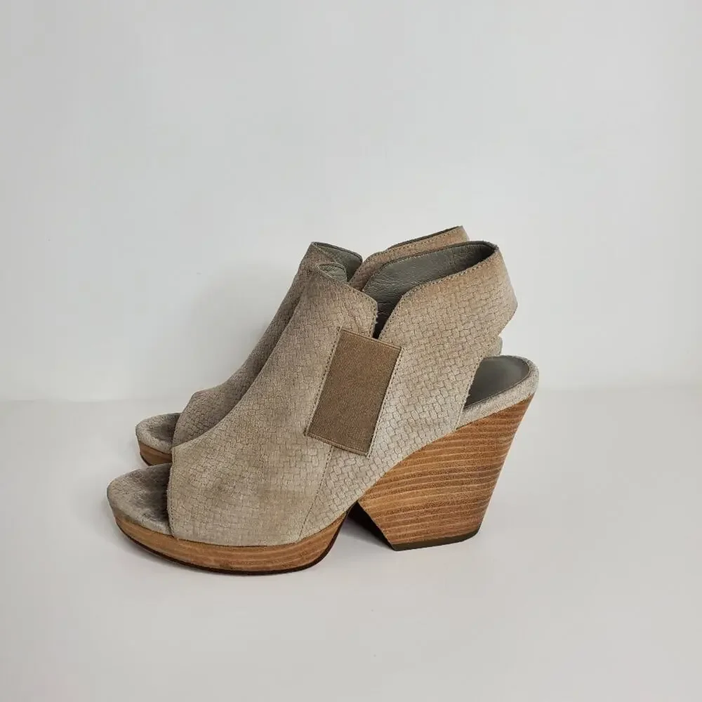 Eileen Fisher Peep toe leather stacked heels Size 9.5 Great condition